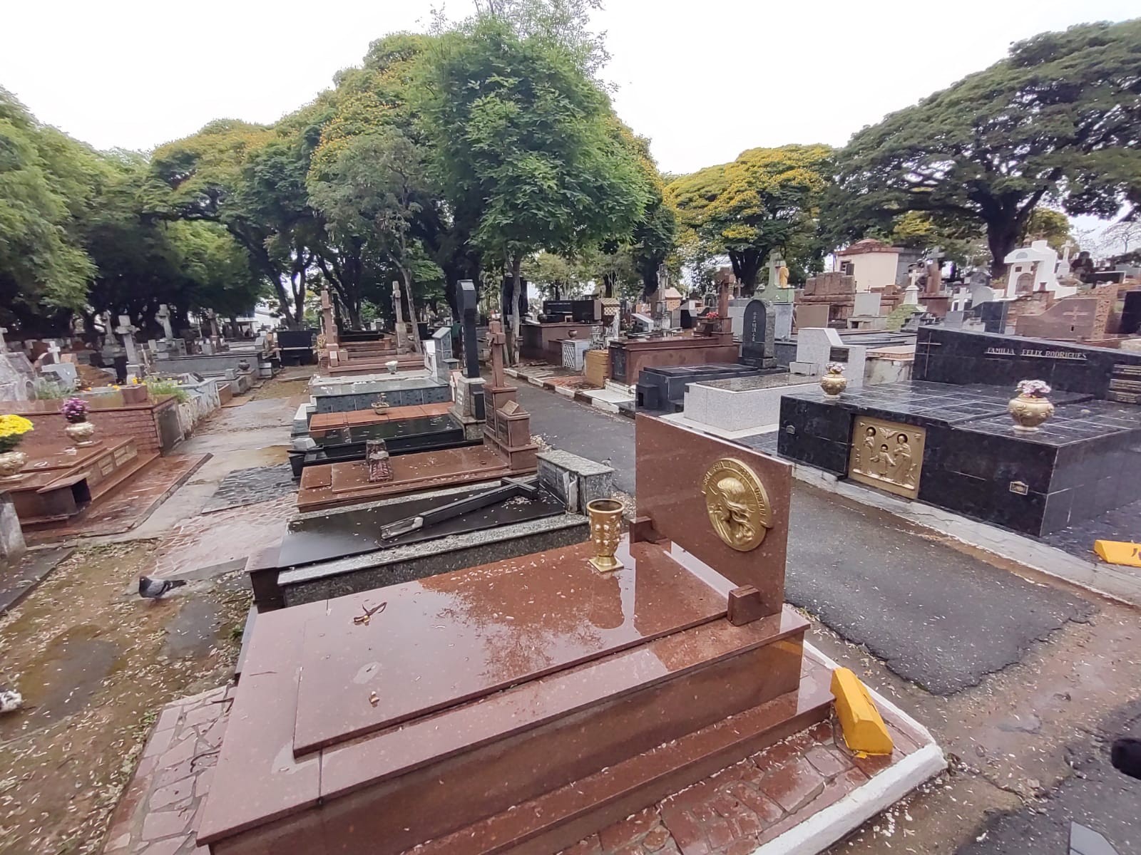 Mais de 190 mil pessoas são esperadas nos cemitérios do Alto Tietê neste Dia de Finados